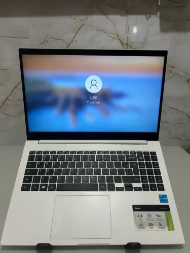 Samsung Book 550XDA i3 11ª Geração 3.0GHz | 12GB RAM | SSD 256GB | Tela 15.6"