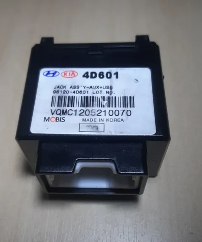 Entrada USB Auxiliar Hyundai Tucson 2006 a 2016 cód. 96120-4D601 (Original)