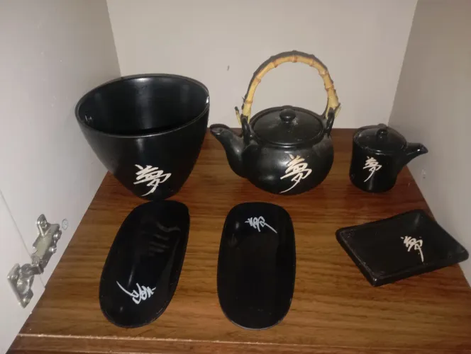 Vendo conjunto oriental com 6 peças em ótimo estado