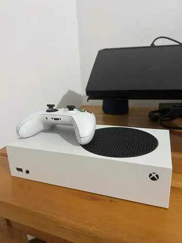 Xbox Series S 512GB em Perfeito Estado + Controle Original