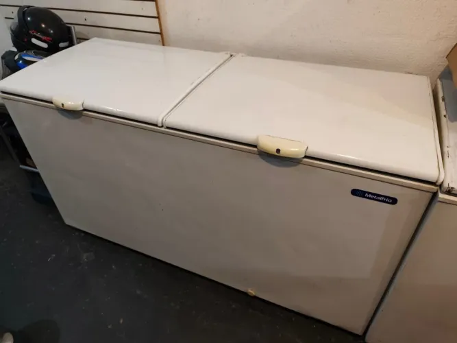 Vende-se freezer 2 portas 127vts 546litros