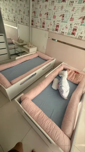 Cama montessoriana infantil