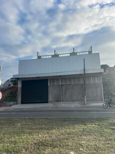 Excelente galpão 700m na Leste-Oeste para alugar