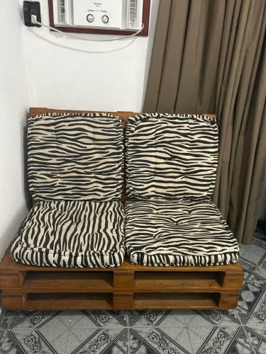 Sofá de Pallet com almofadas 1,20cm