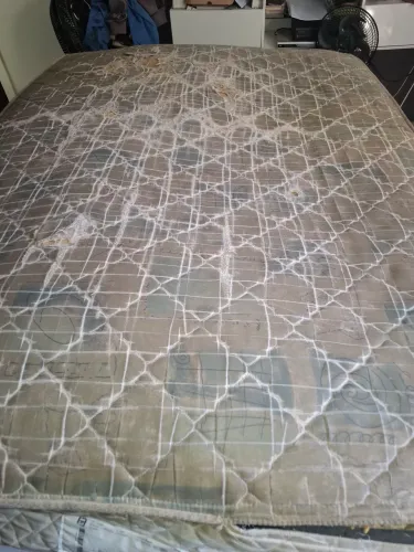 VENDO URGENTE COLCHÃO CASAL USADO 