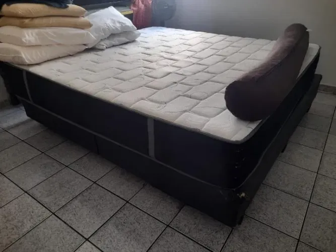 Cama super king/ 1 ano de uso, em perfeito estado. 1800$ aceito negociação.