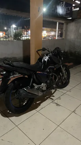 Vendo Fan 160 2016 na cor preta
