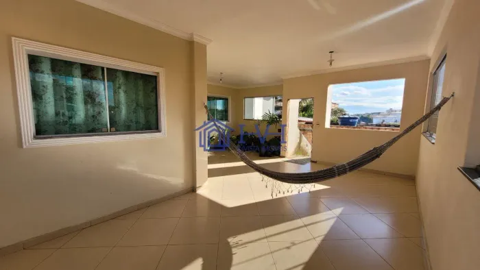 Lote 363m² com 3 casas no bairro Jaqueline