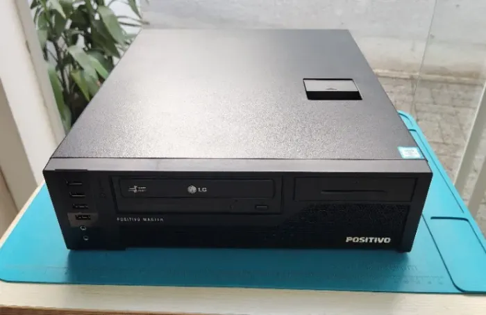 Gabinete corporativo low profile em excelente estado