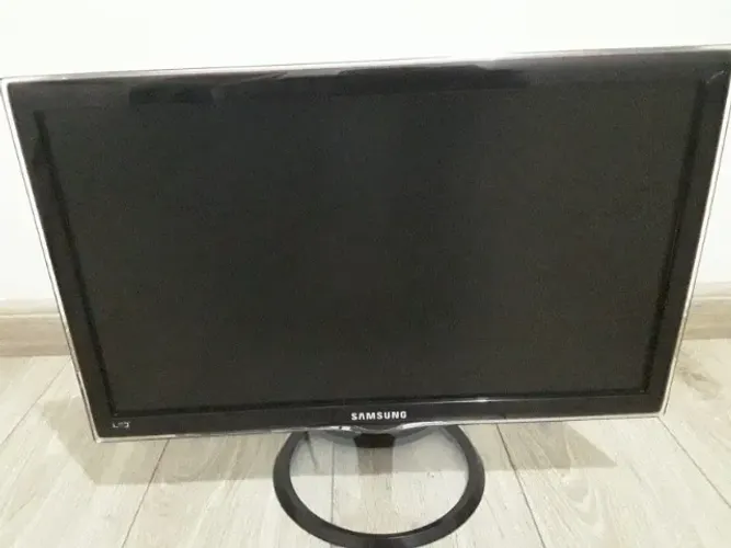 TV/Monitor Samsung 22" LED Full HD LT22A550 com HDMI e USB