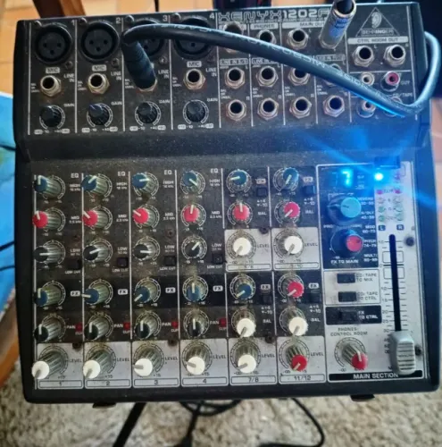 Oportunidade: Mesa xenyx 1202 é da behring 12 Canais