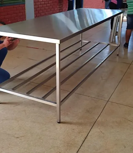 Mesas e pias em inox fabricamos sob medida