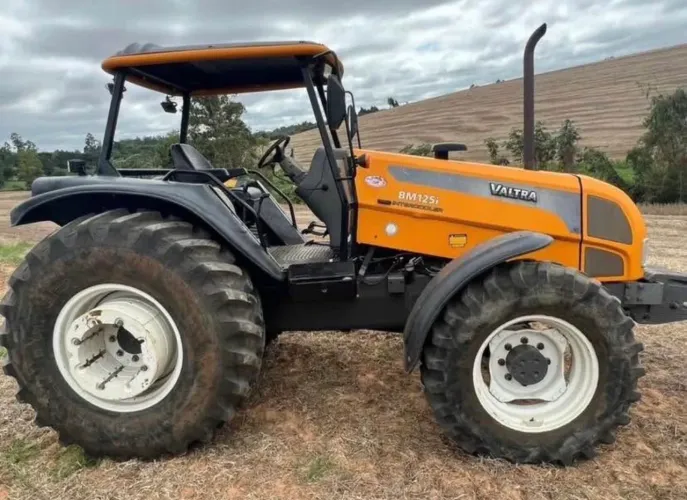 Trator Valtra BM125i 12/12 - Parcele 1º Trator 