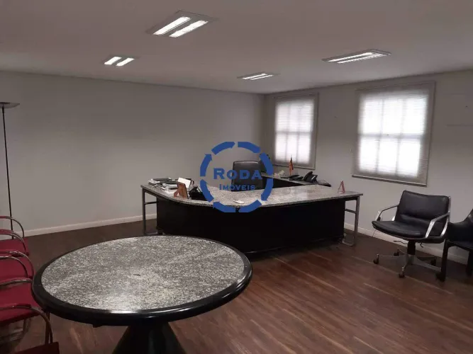 Prédio comercial no Centro de Santos próximo a Bolsa do Café