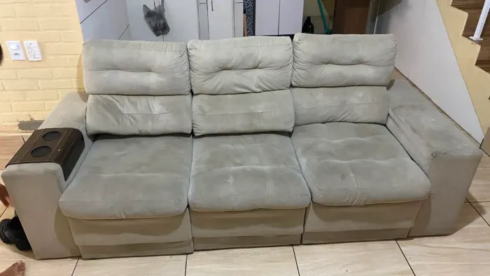 Sofá retrátil e reclinável + cama Casal 700,00