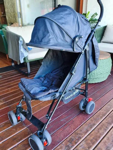 Carrinho de Bebê Passeio Maxi Baby - Reclinável e Leve (Seminovo / Impecável)