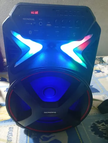 Caixa amplificada seminova !! Mundial pegando perfeitamente bateria 100% !! Valor 250 reai