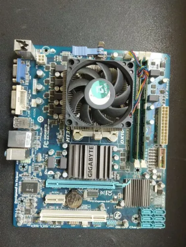 Placa mãe com memória de 8GB