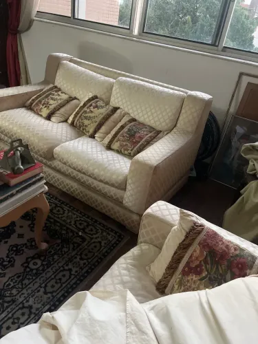 Conjunto sofá e poltrona