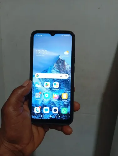 Um celular REDMI 10