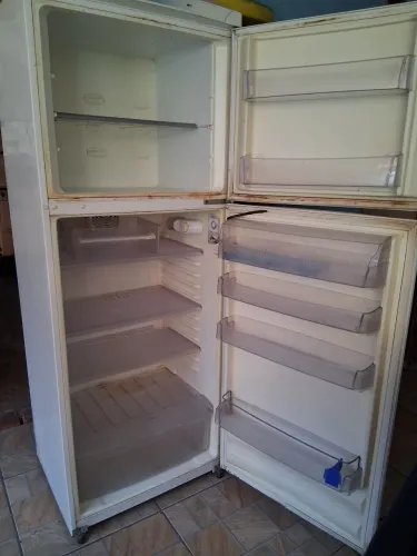 Geladeira com defeito