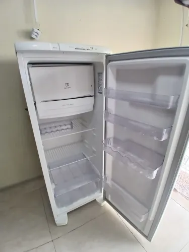 GELADEIRA ELECTROLUX 220V FUNCIONANDO PERFEITAMENTE