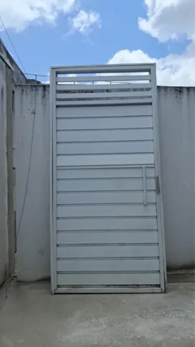 Portão Alumínio Branco passagem PEDESTRE