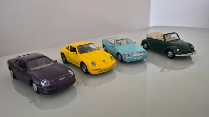Lote Miniaturas de Carros 1/38 e 1/40 Maisto