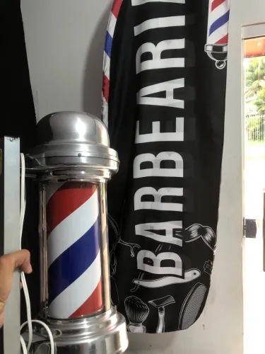 Barber poler e wind banner