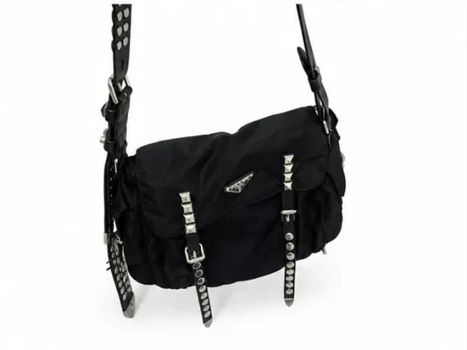 Prada New Vela Studded Messenger Bag Original em Nylon Preto - Rara
