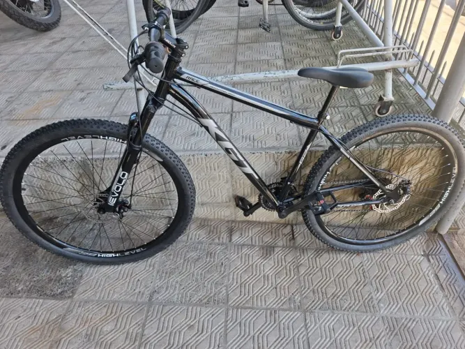 Bicicleta nova na caixa 