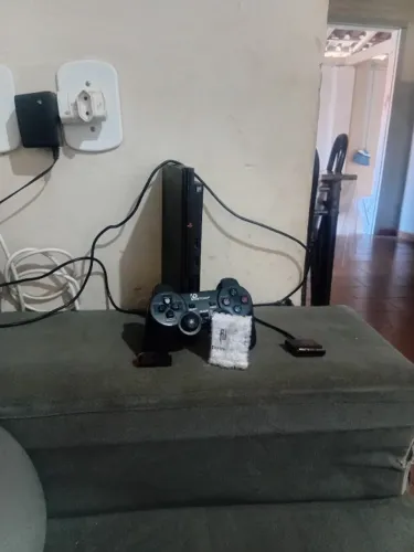 Ps2 original versão rara,com um simples problema interno com todos os cabos e um controle