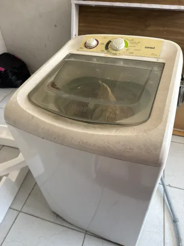 Máquina de lavar com defeito (vaza por baixo mas tudo funcionando)