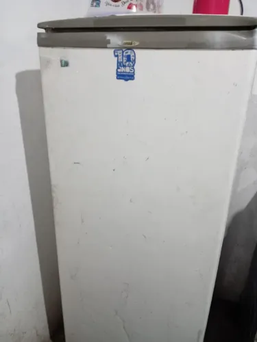 Geladeira boa estou vendendo porque vou viajar muito boa ótima e muito boa para sua cozinh