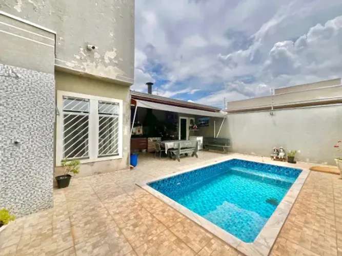 CASA A VENDA NO IPHASE DE CIMA