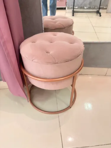 Puf rose gold semi novo