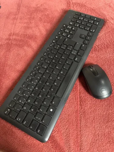 Kit teclado e mouse sem fio Dell KB3322