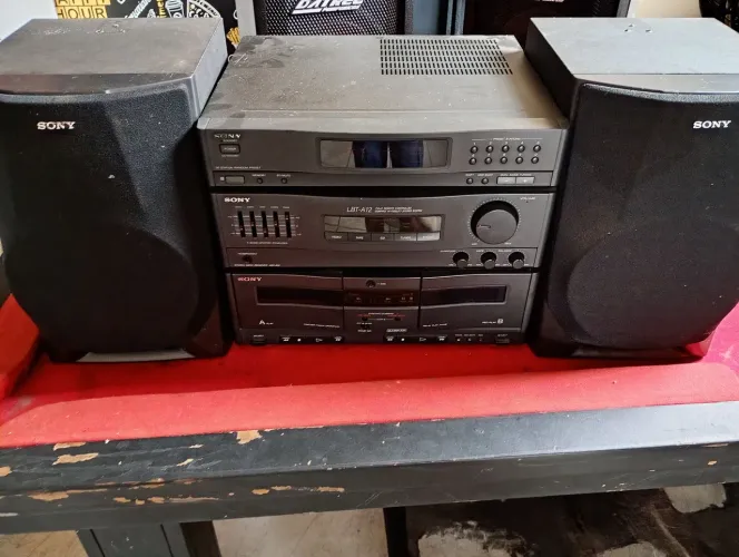 Aparelho de som sony funcionando menos o toca fitas ..400 reais