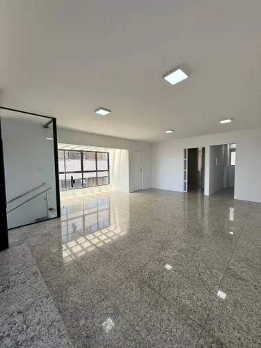 Cobertura duplex à venda na ponta verde