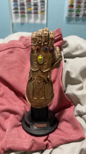 Mão Thanos em Resina para Decoração 