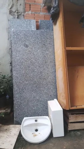 Peças de granito, cuba, porcelanato, pia. Com desconto só hoje ?