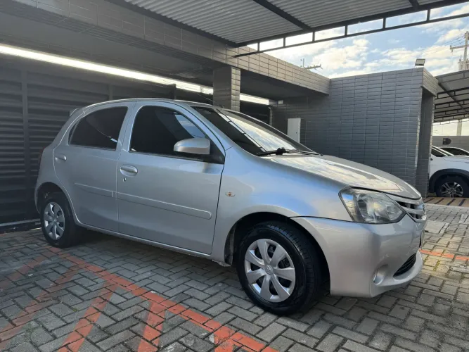 Toyota Etios X 1.3 Flex 16V 5P Mec. 2014