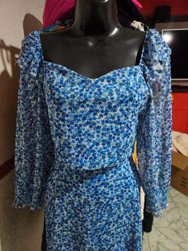 Conjunto florido azul