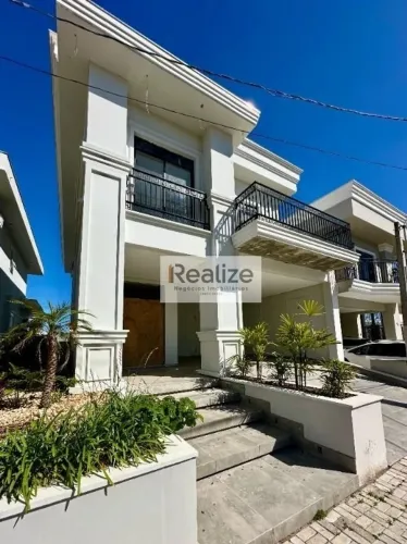 Casa com 4 dormitórios à venda, 231 m² - Centro - Balneário Piçarras/SC