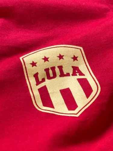 Camiseta Lula 14 Vermelho Gola Mostarda