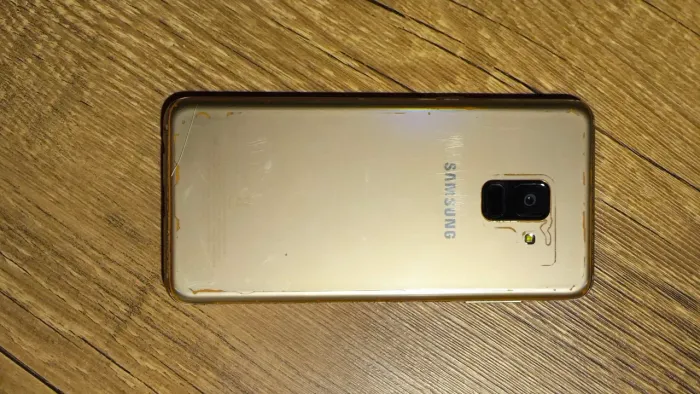 Samsung Galaxy A8 (2018) com defeito.