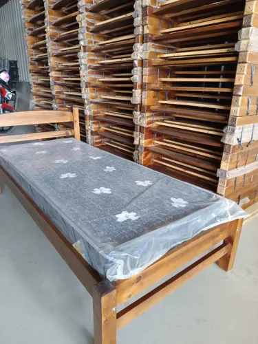 cama de solteiro em madeira maciça pinus,