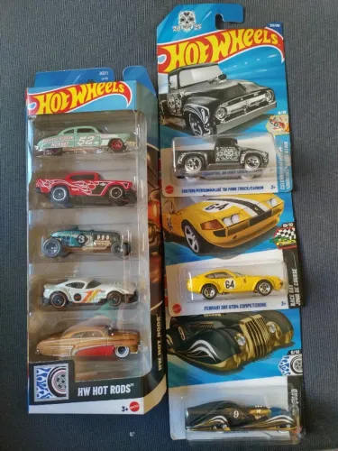 Hot Wheels lote com Ferrari