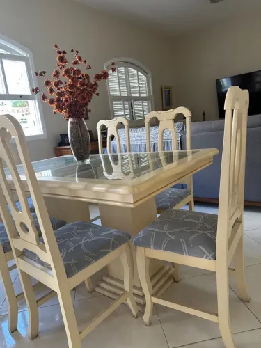 Mesa jantar com 6 cadeiras madeira maciça impecável
