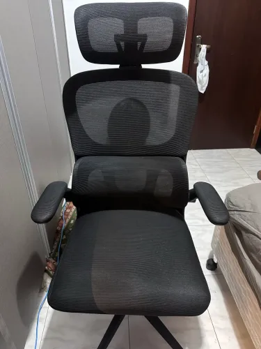 Cadeira Ergonômica com Apoio de Cabeça - Muito Nova!